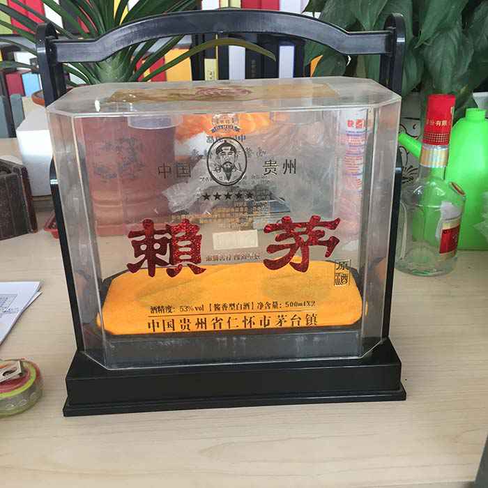 手提兩瓶(píng)裝