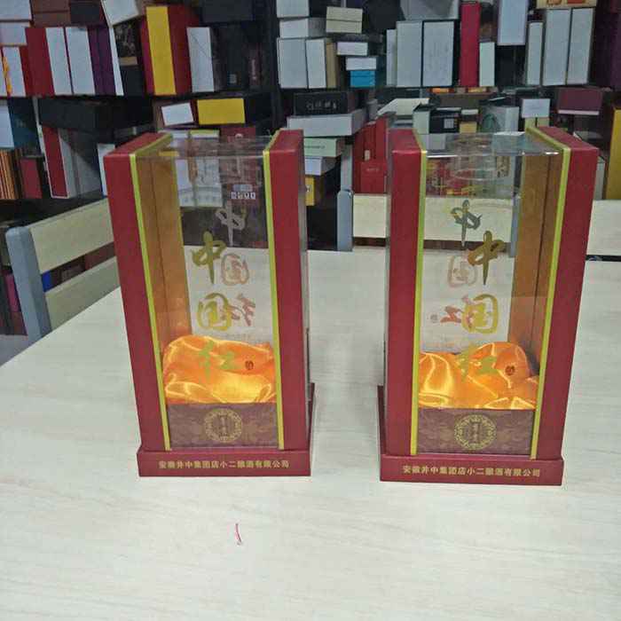 中國(guó)紅亞克力酒盒(hé)