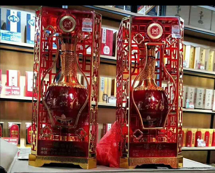新款镂空白酒透明(míng)盒镂空p…
