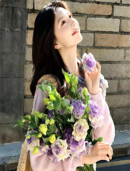 狐火：一个女生帮的自白与当代文化：细节的精心设计与隐藏寓意 探索文化表达的多种形式